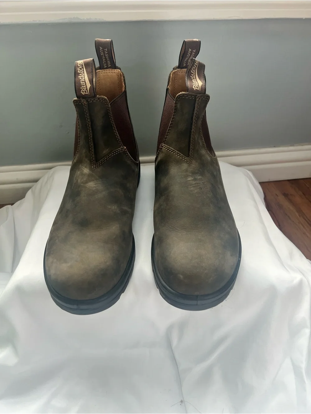 Blundstone B001715 Brown Leather Boots with Dark Elastic Panels